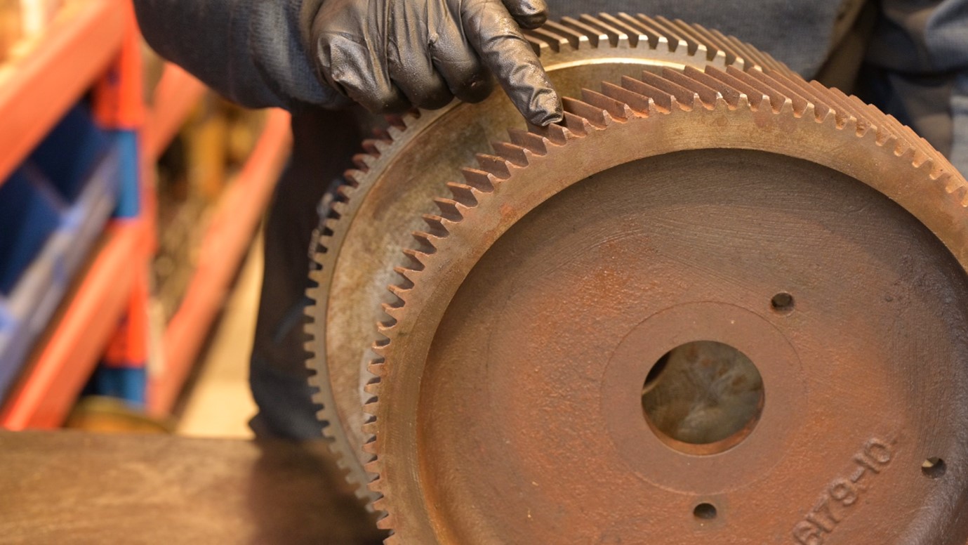 Pump maintenance gear wear check